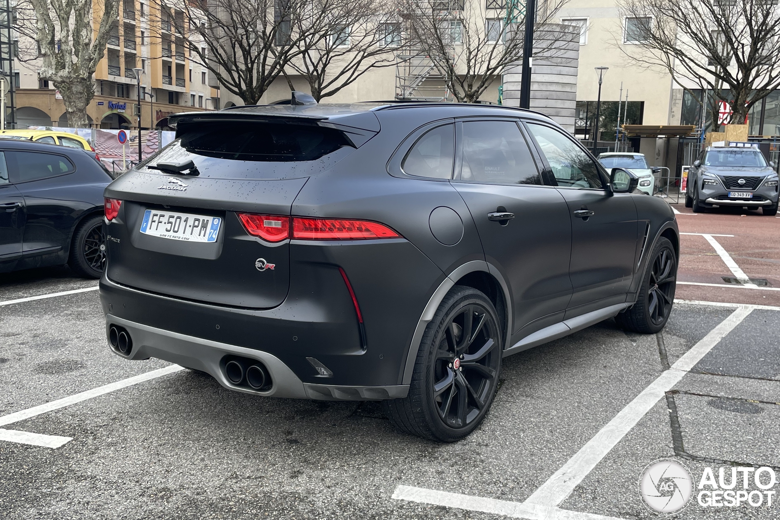 Jaguar F-PACE SVR