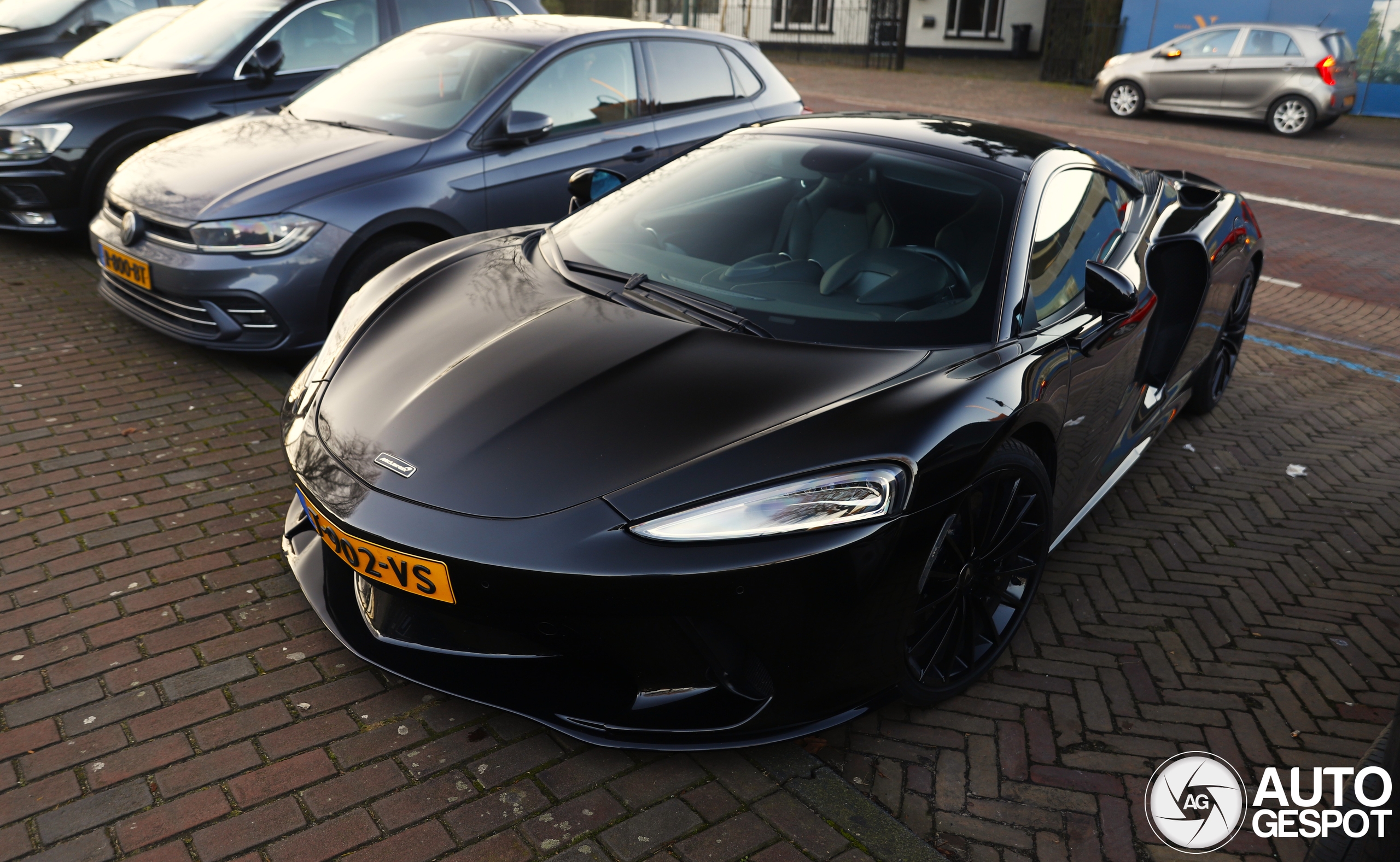 McLaren GT