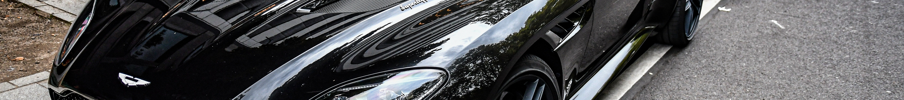 Aston Martin DBS Superleggera