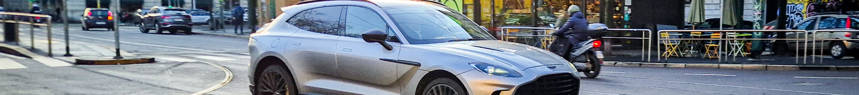 Aston Martin DBX707