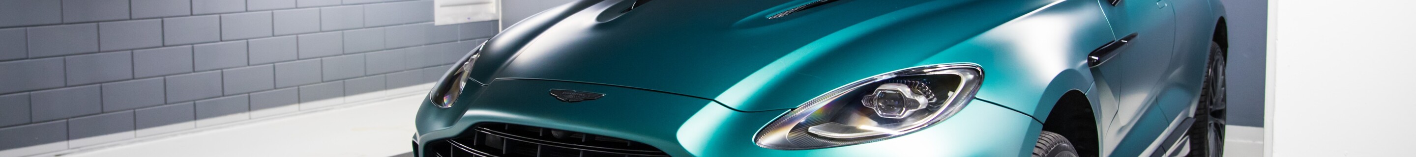 Aston Martin DBX707