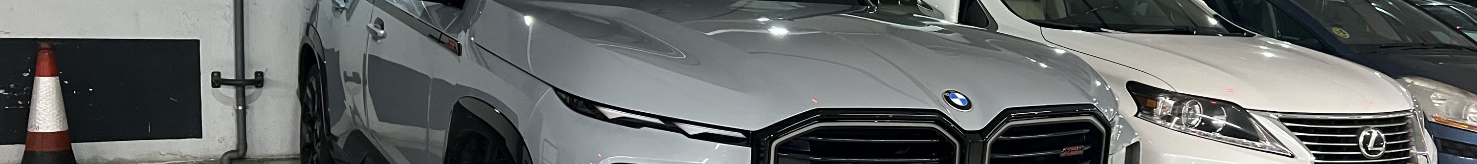 BMW XM G09 Label Red