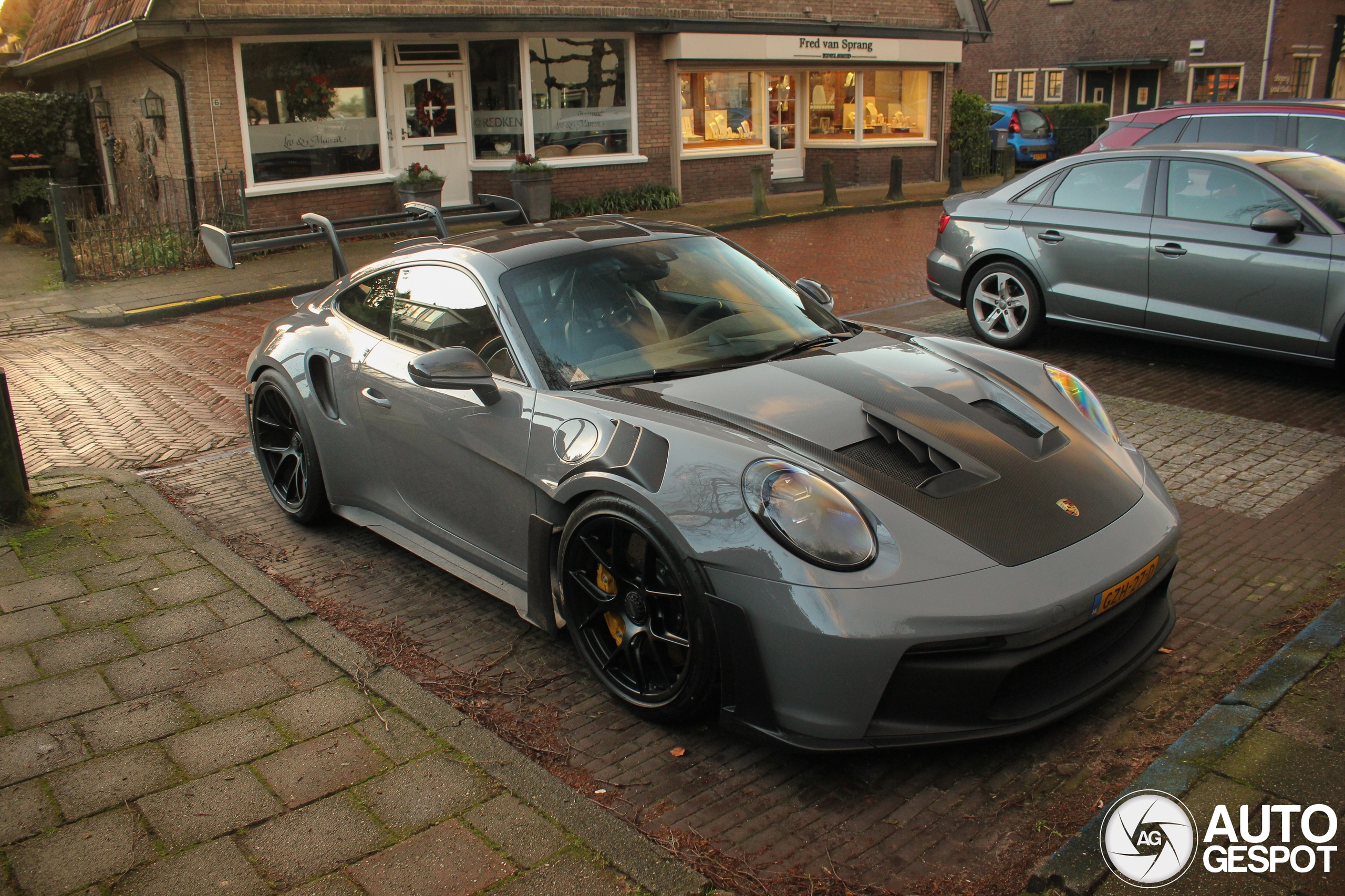 Porsche 992 GT3 RS Weissach Package