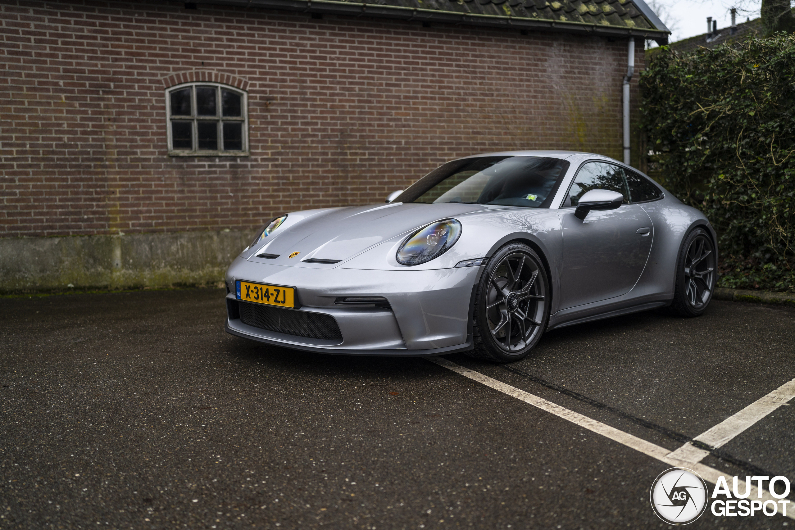 Porsche 992 GT3 Touring