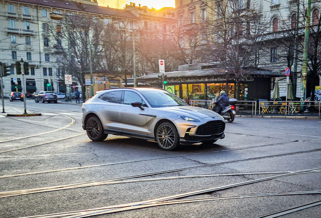 Aston Martin DBX707