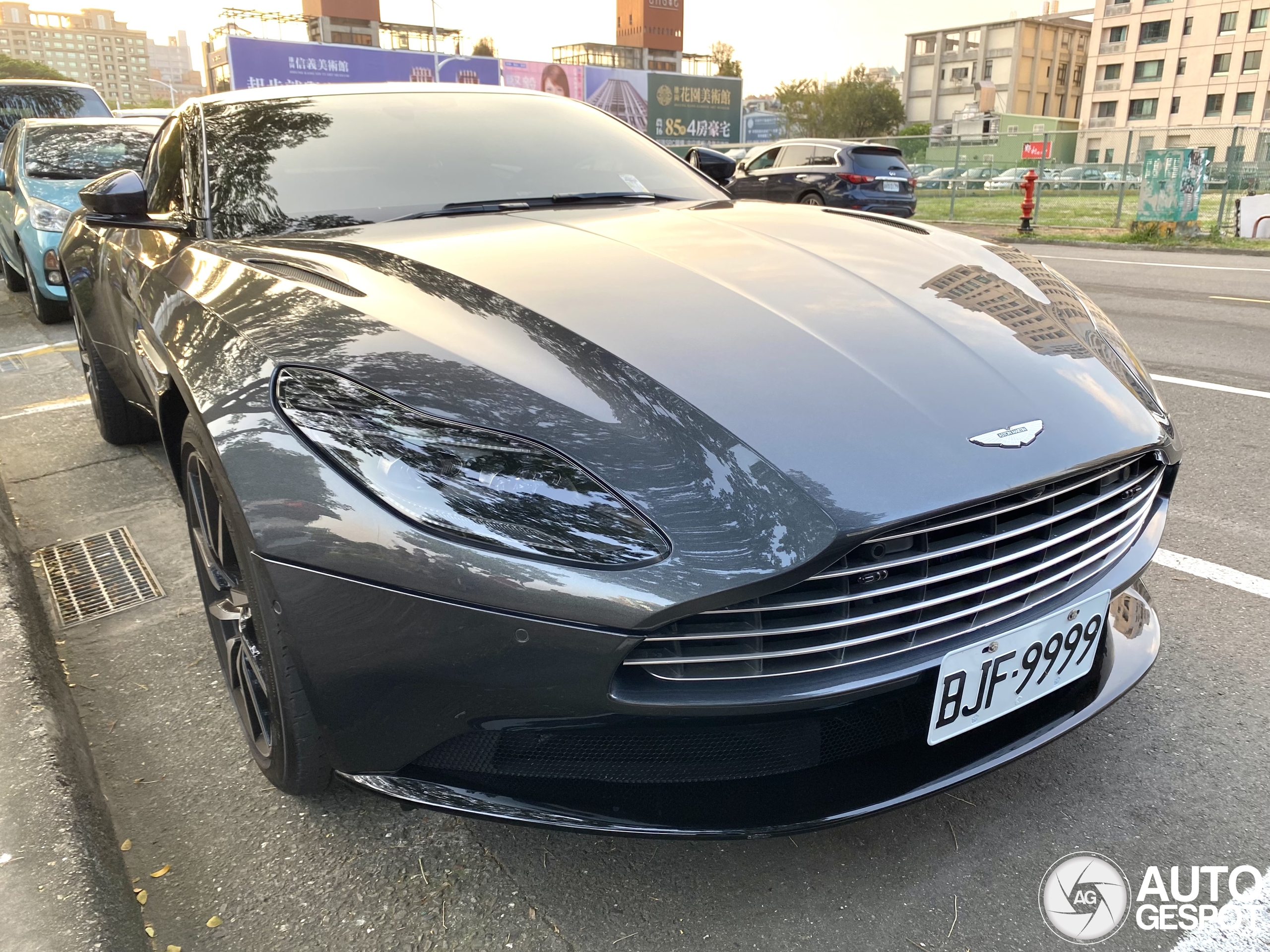 Aston Martin DB11 V8