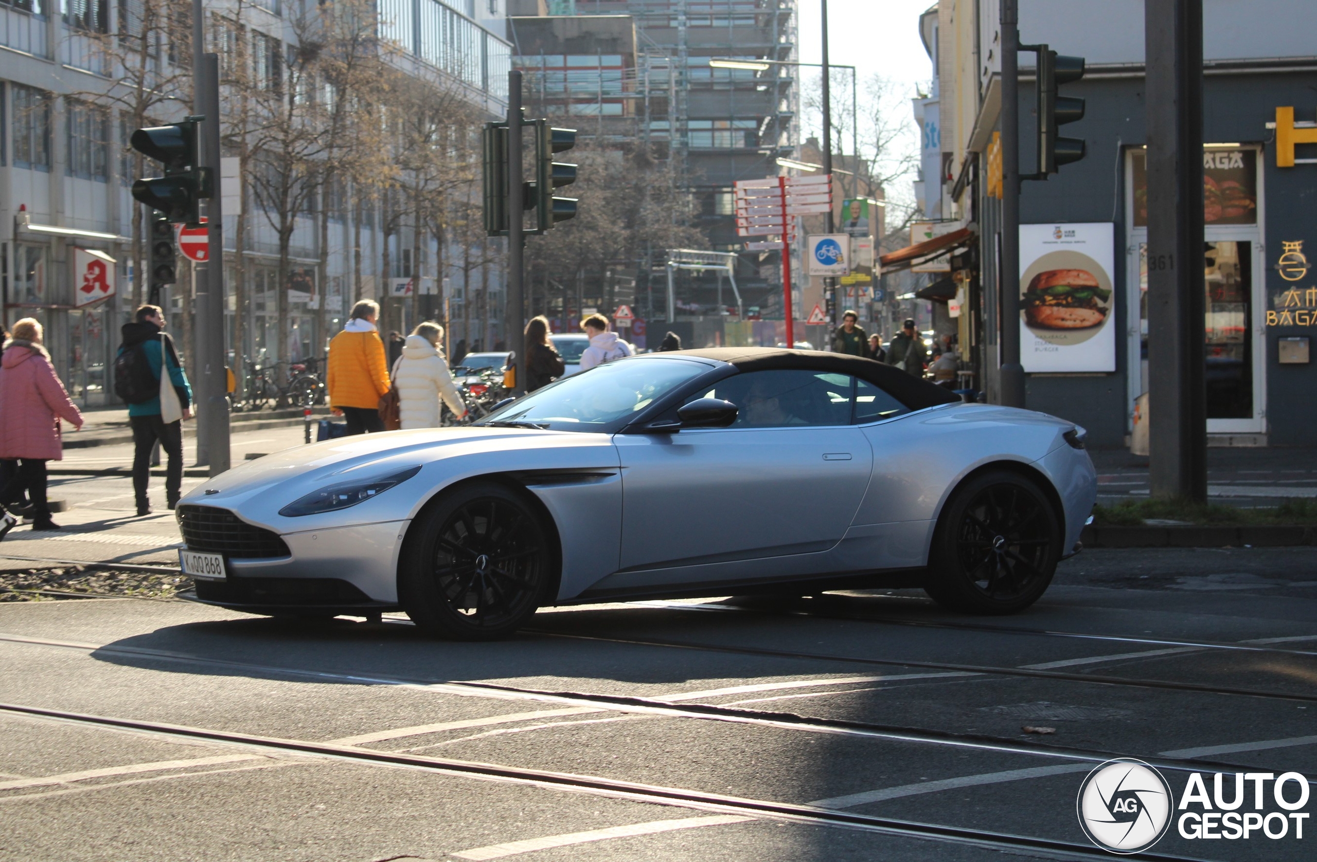 Aston Martin DB11 V8 Volante