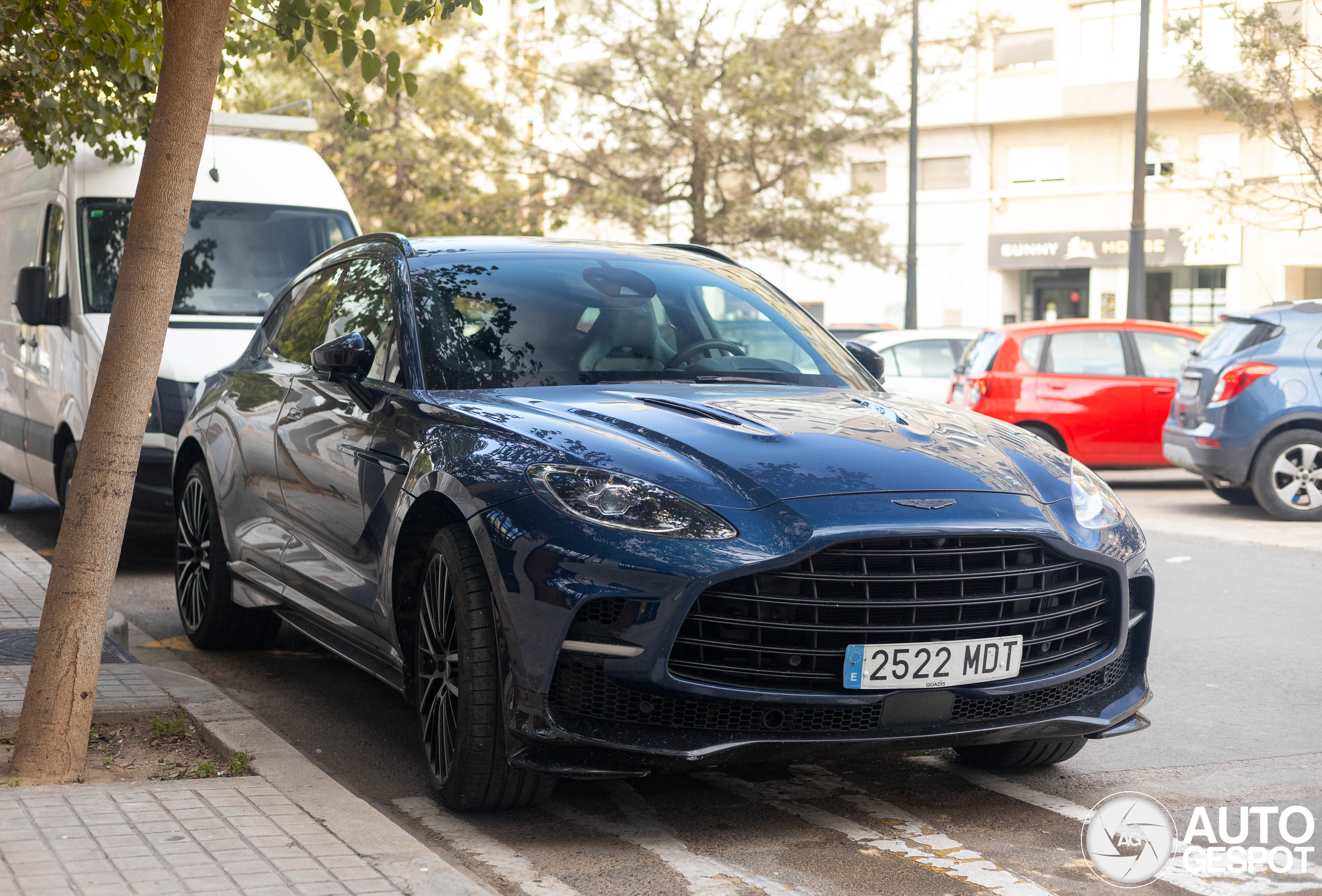 Aston Martin DBX707
