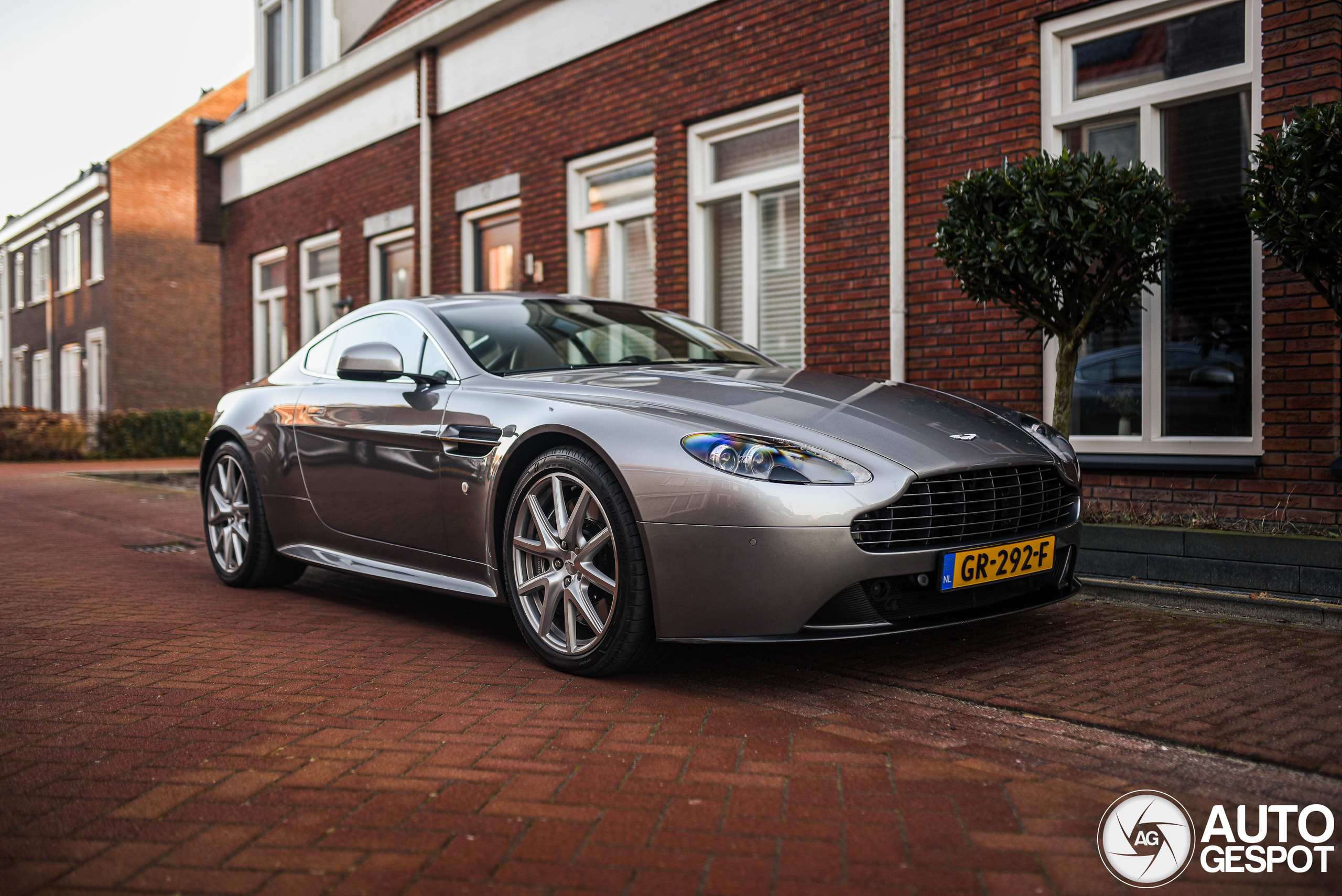 Aston Martin V8 Vantage S