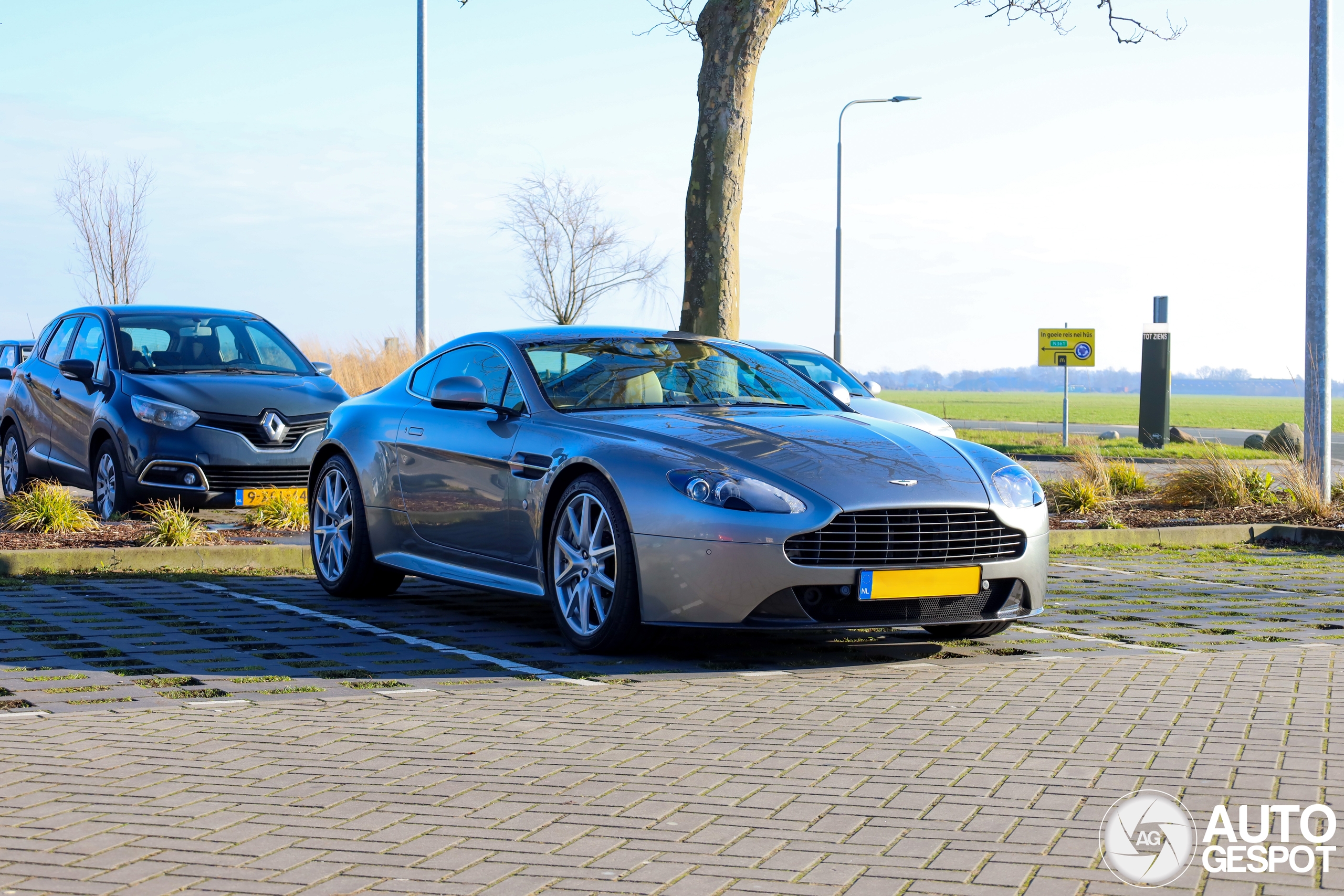 Aston Martin V8 Vantage S