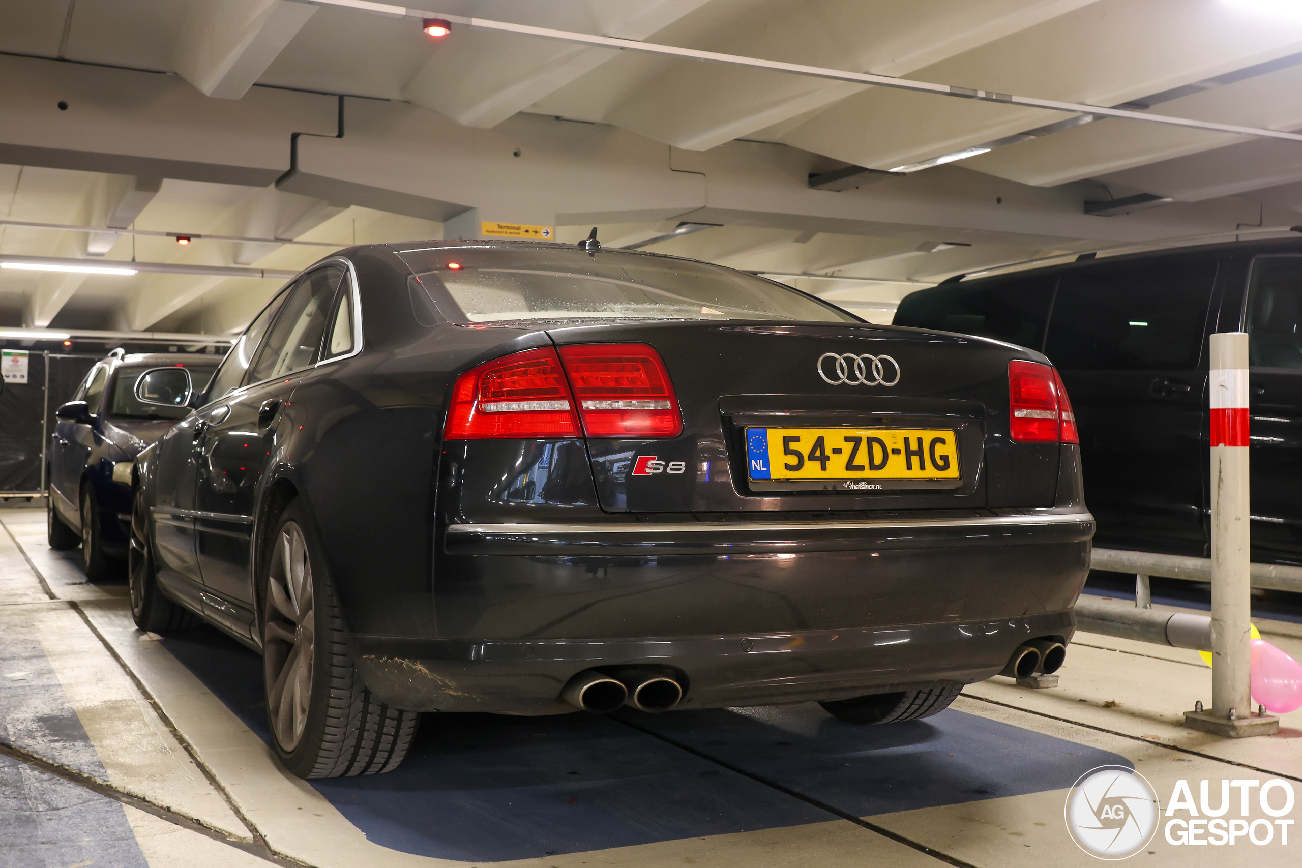 Audi S8 D3