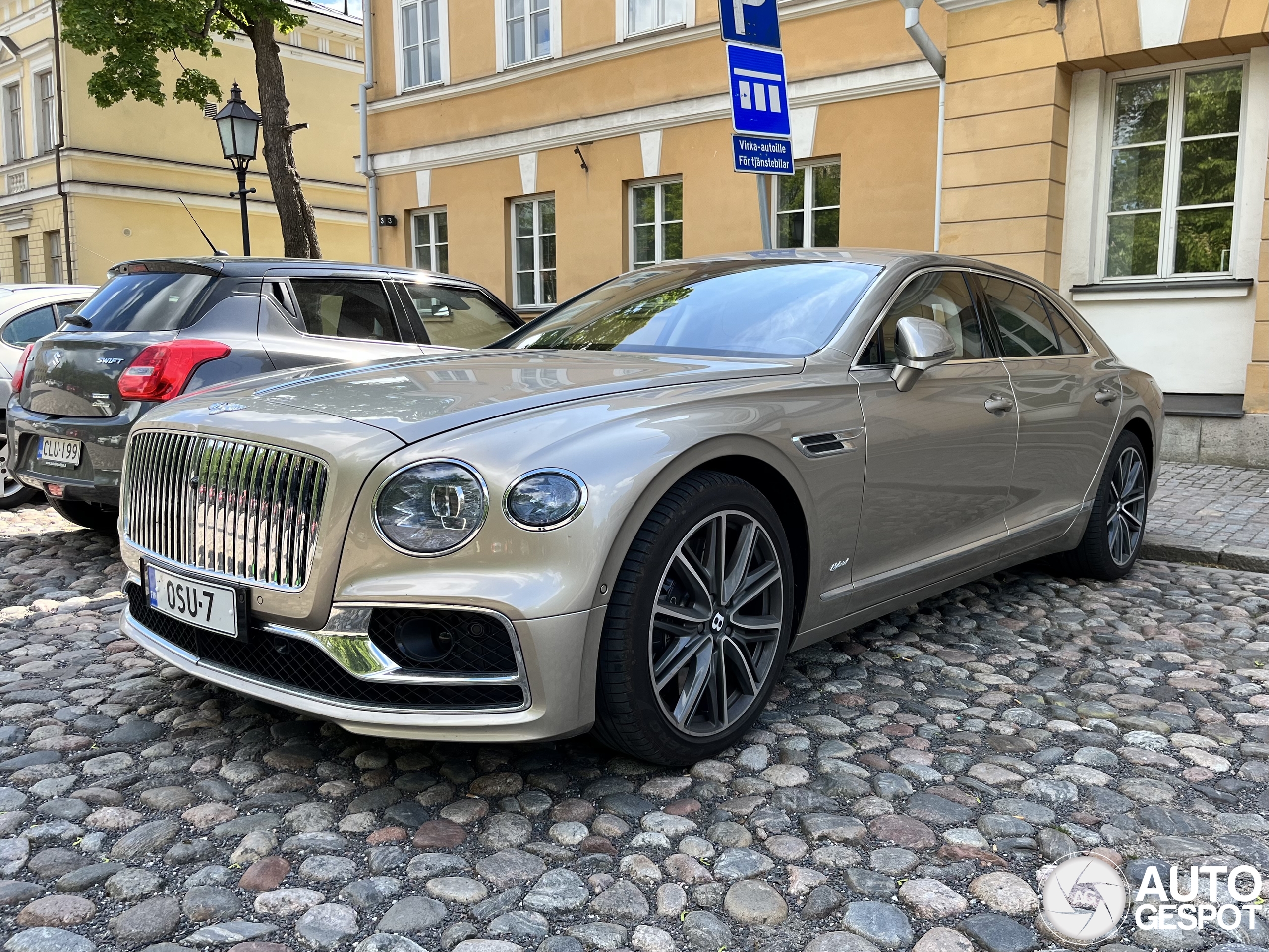 Bentley Flying Spur Hybrid