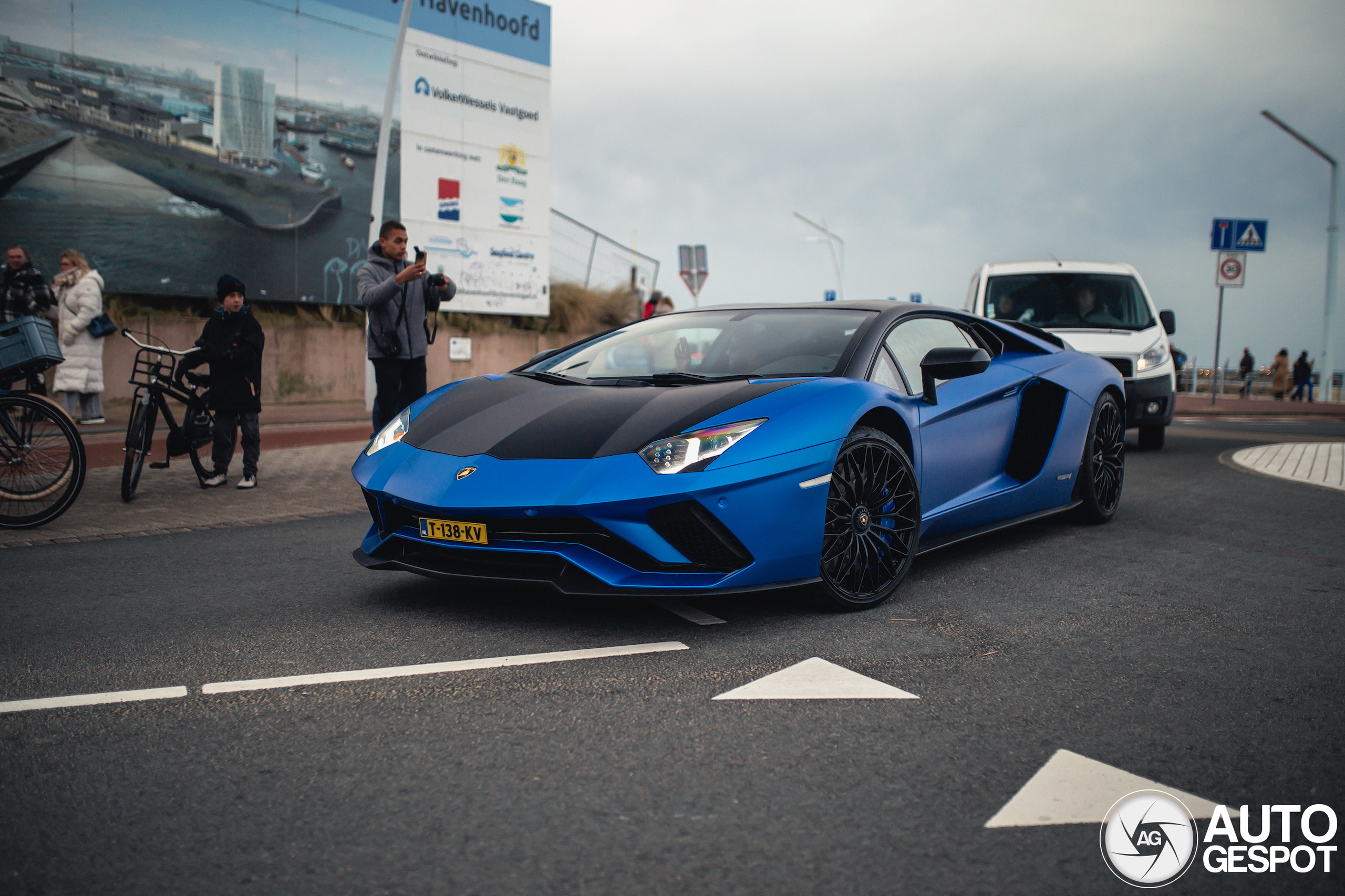 Lamborghini Aventador S LP740-4