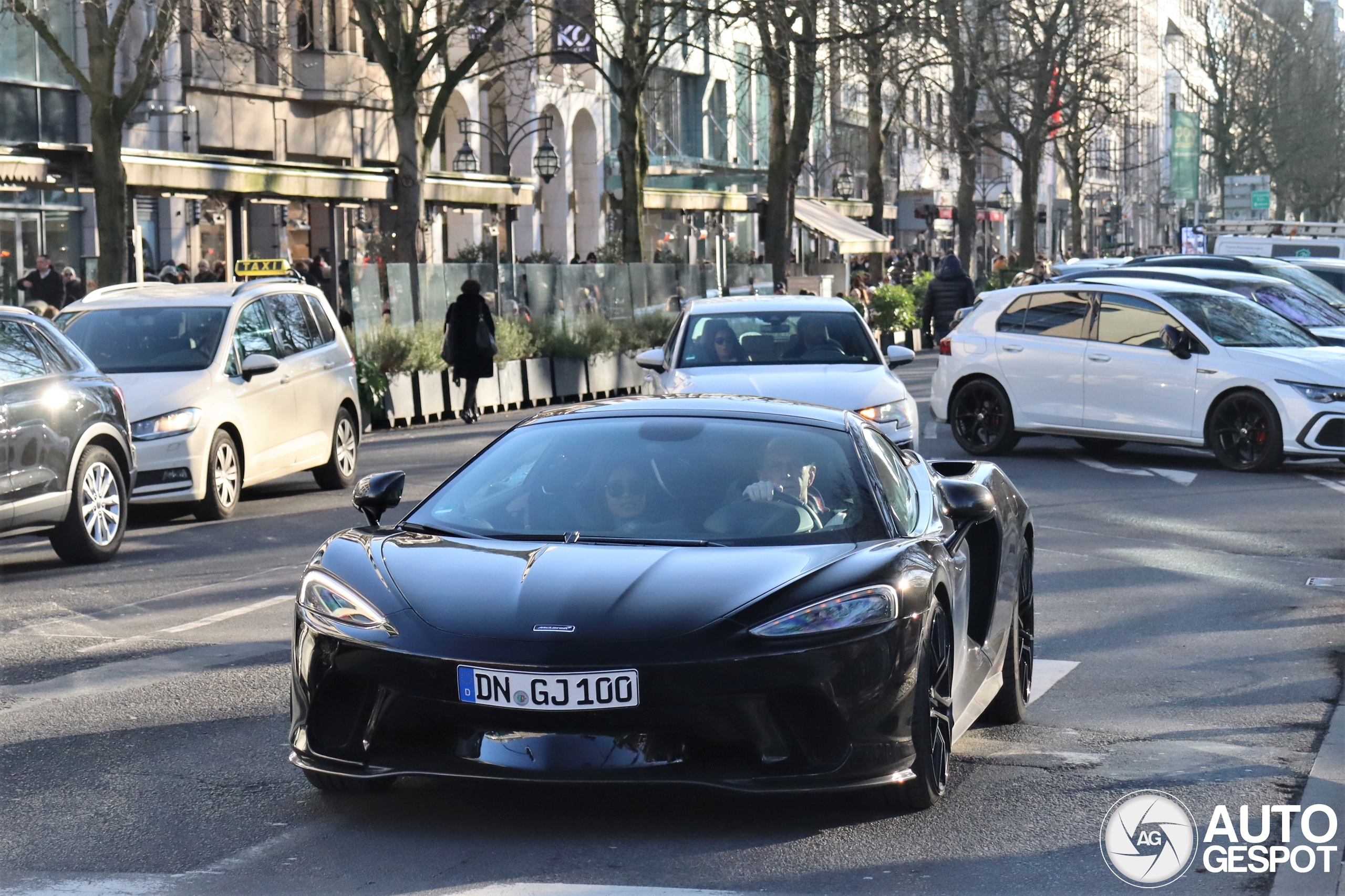 McLaren GT