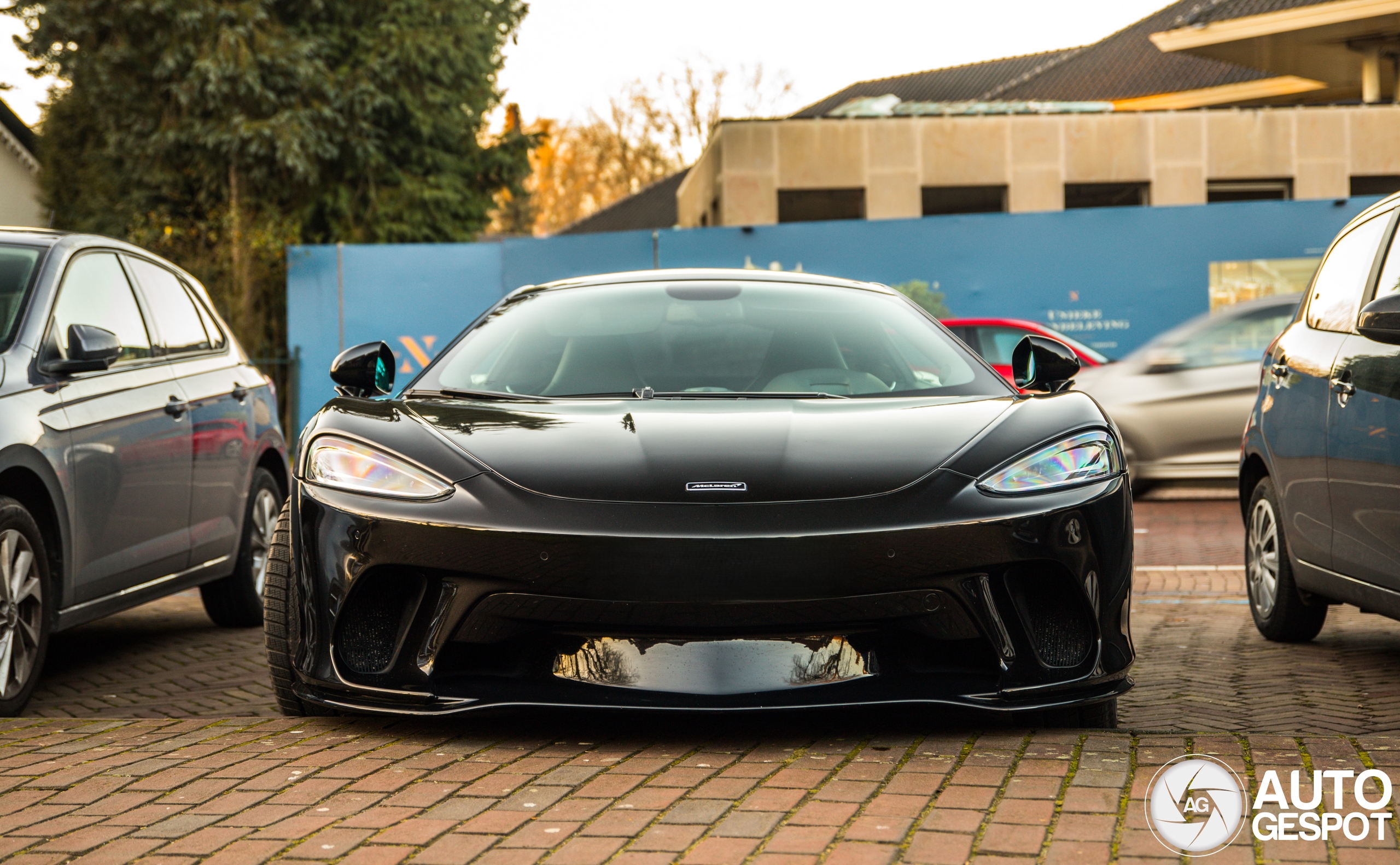 McLaren GT