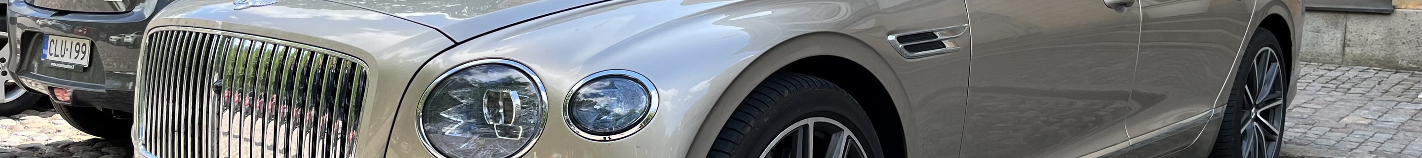 Bentley Flying Spur Hybrid