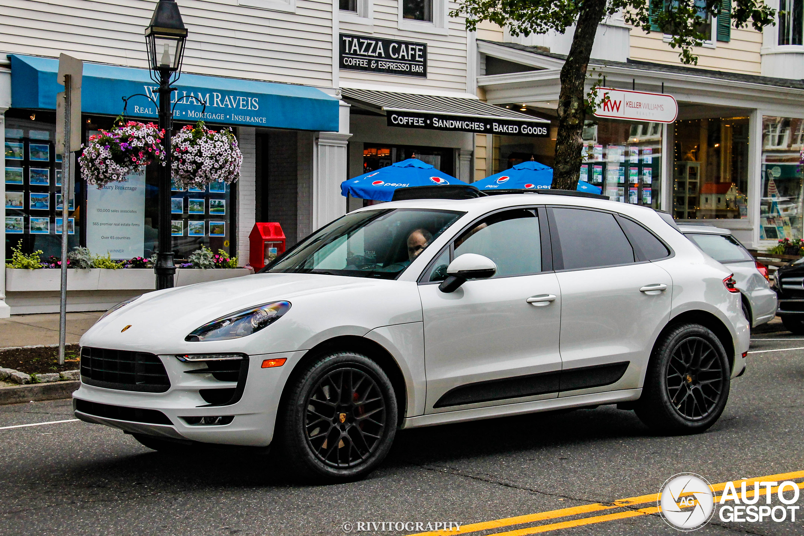 Porsche 95B Macan GTS