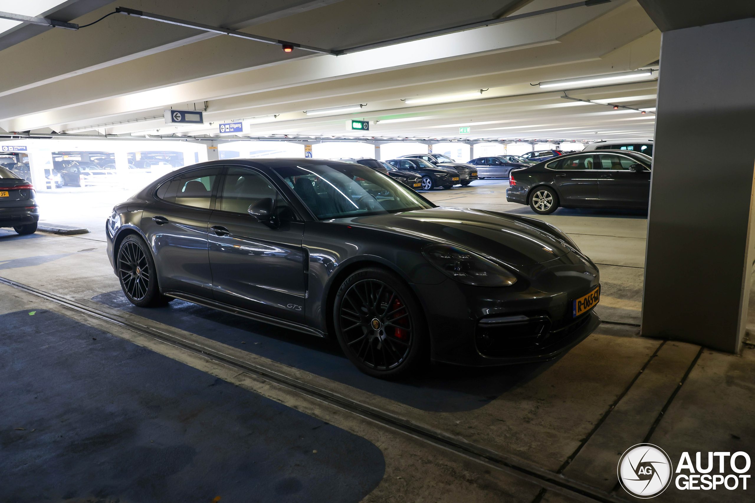 Porsche 971 Panamera GTS MkI