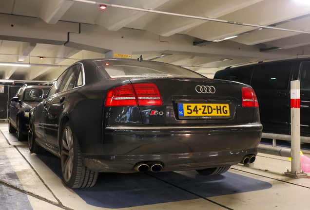 Audi S8 D3