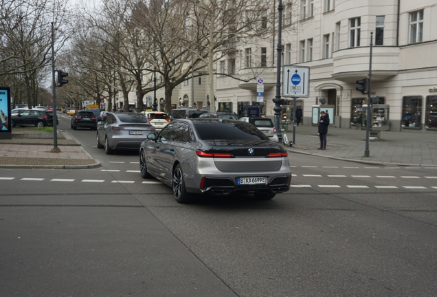 BMW M760e xDrive