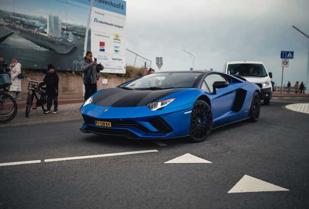 Lamborghini Aventador S LP740-4