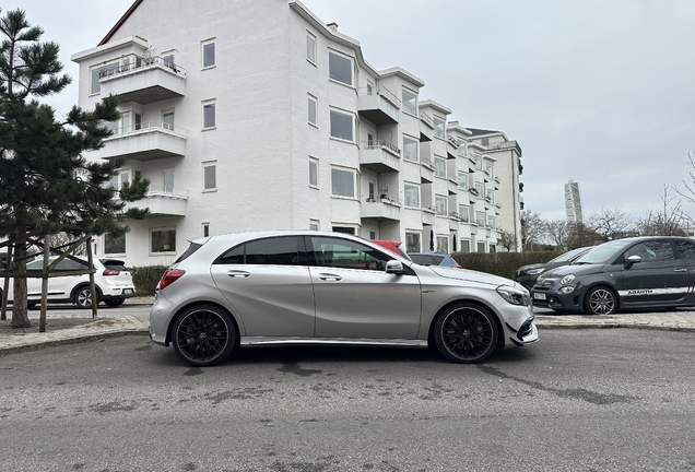 Mercedes-AMG A 45 W176 2015