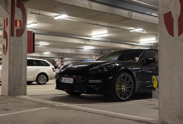 Porsche 971 Panamera Turbo S E-Hybrid Executive