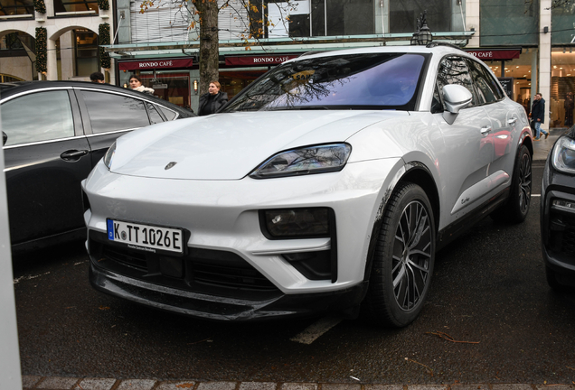 Porsche Macan EV Turbo