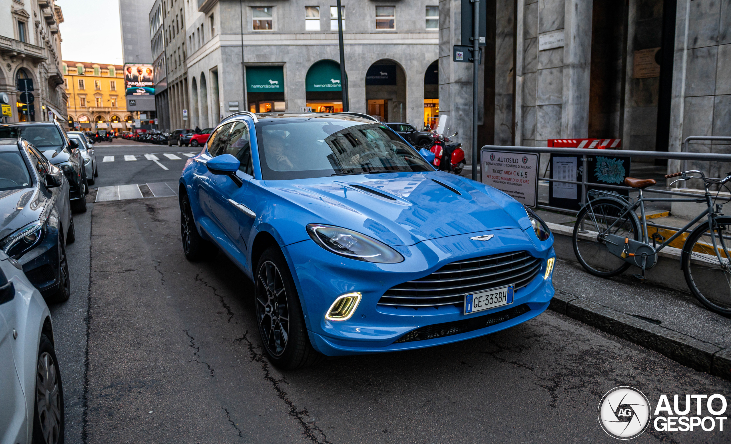 Aston Martin DBX