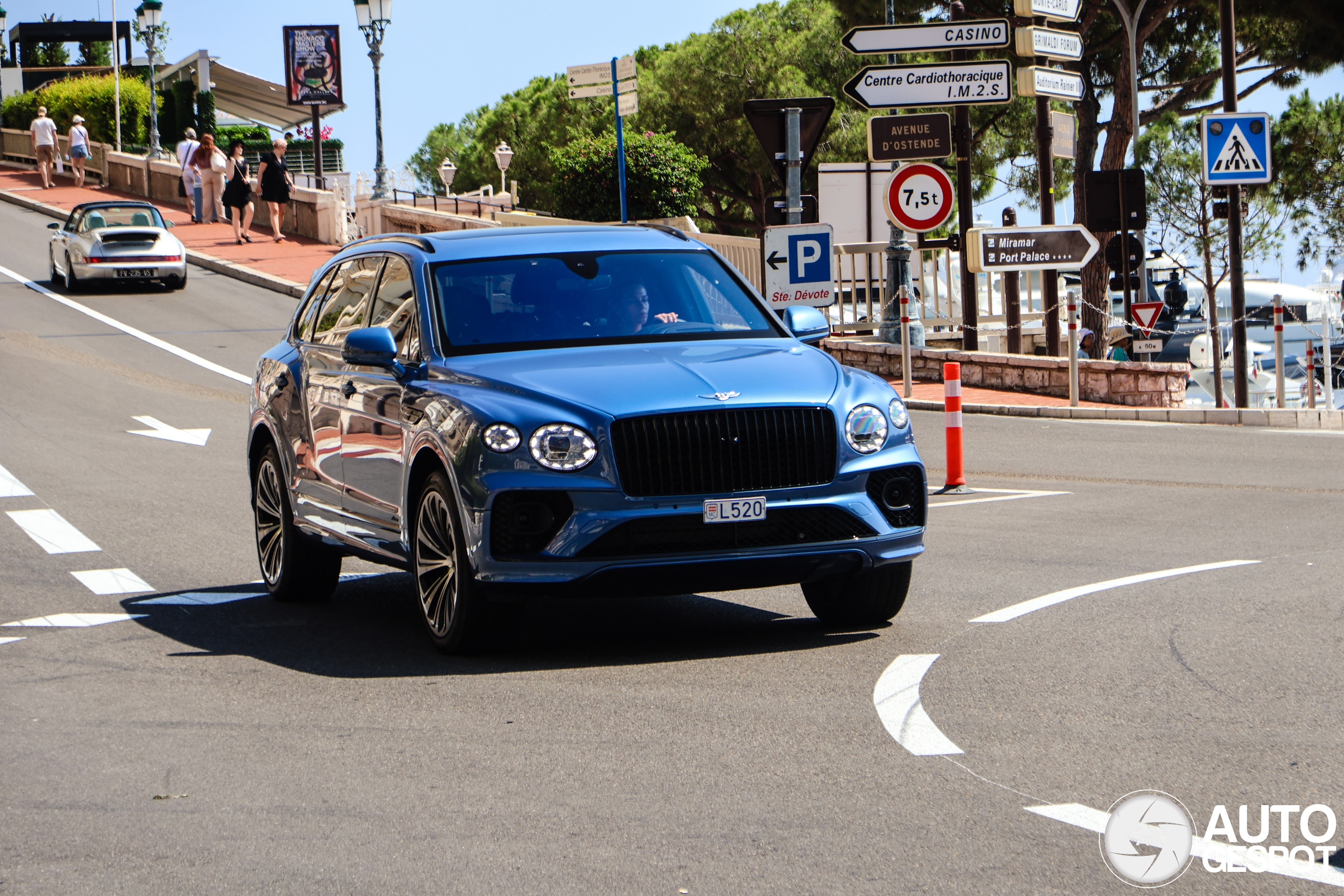 Bentley Bentayga Azure EWB First Edition
