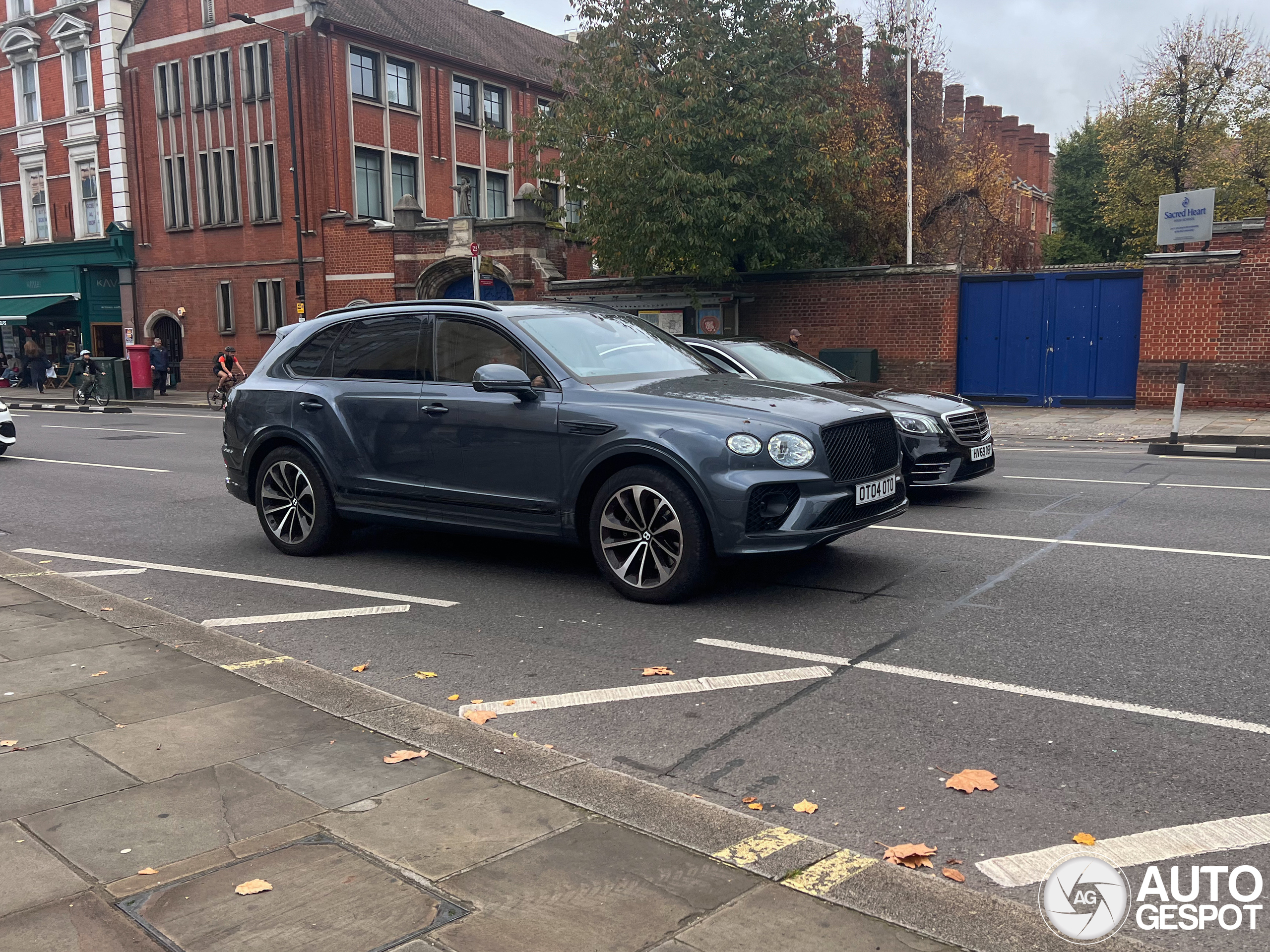 Bentley Bentayga Hybrid 2021