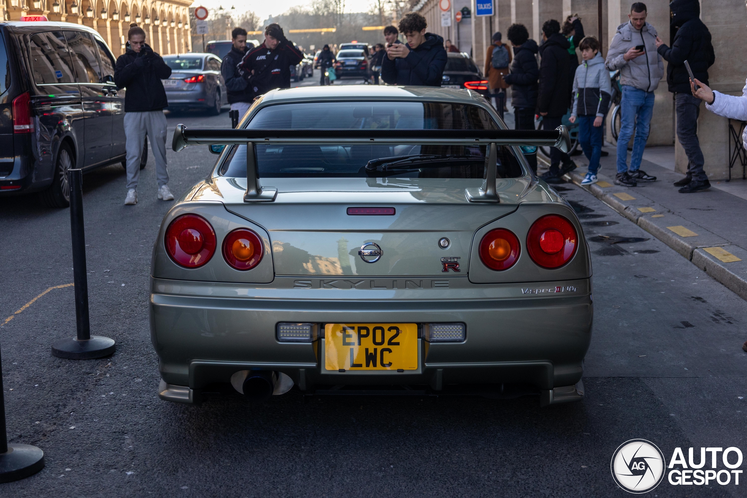 イノモデル Skyline GT-R R34 V-Spec II Nur Amazon.com: Inno Models Skyline GT-R (R34) V-Spec II NUR RHD