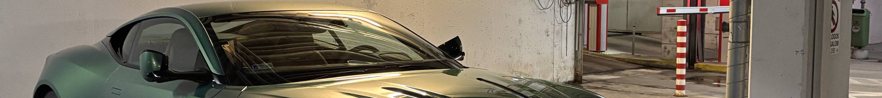 Aston Martin DB12