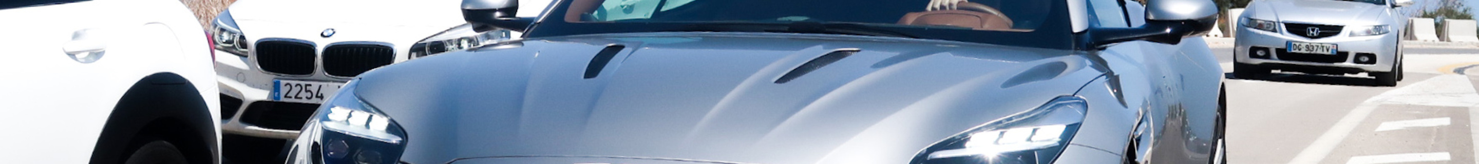 Aston Martin DB12 Volante