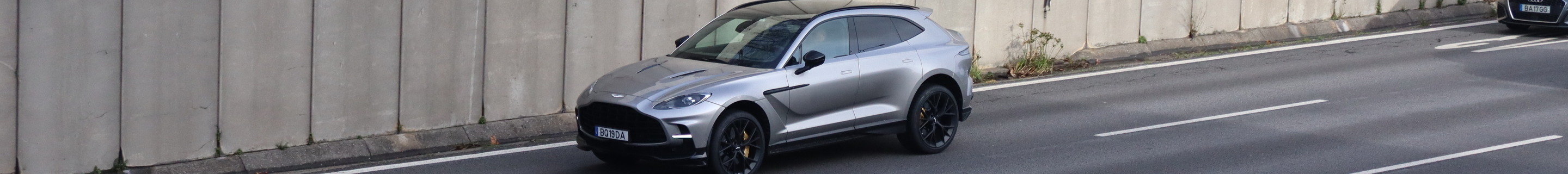 Aston Martin DBX707