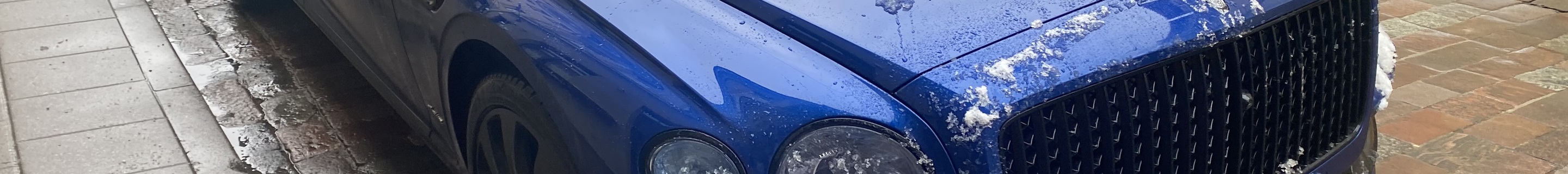Bentley Flying Spur V8 Azure