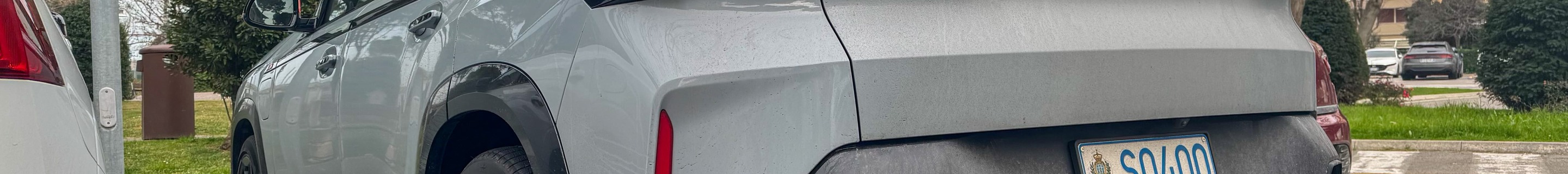 BMW XM G09 Label Red