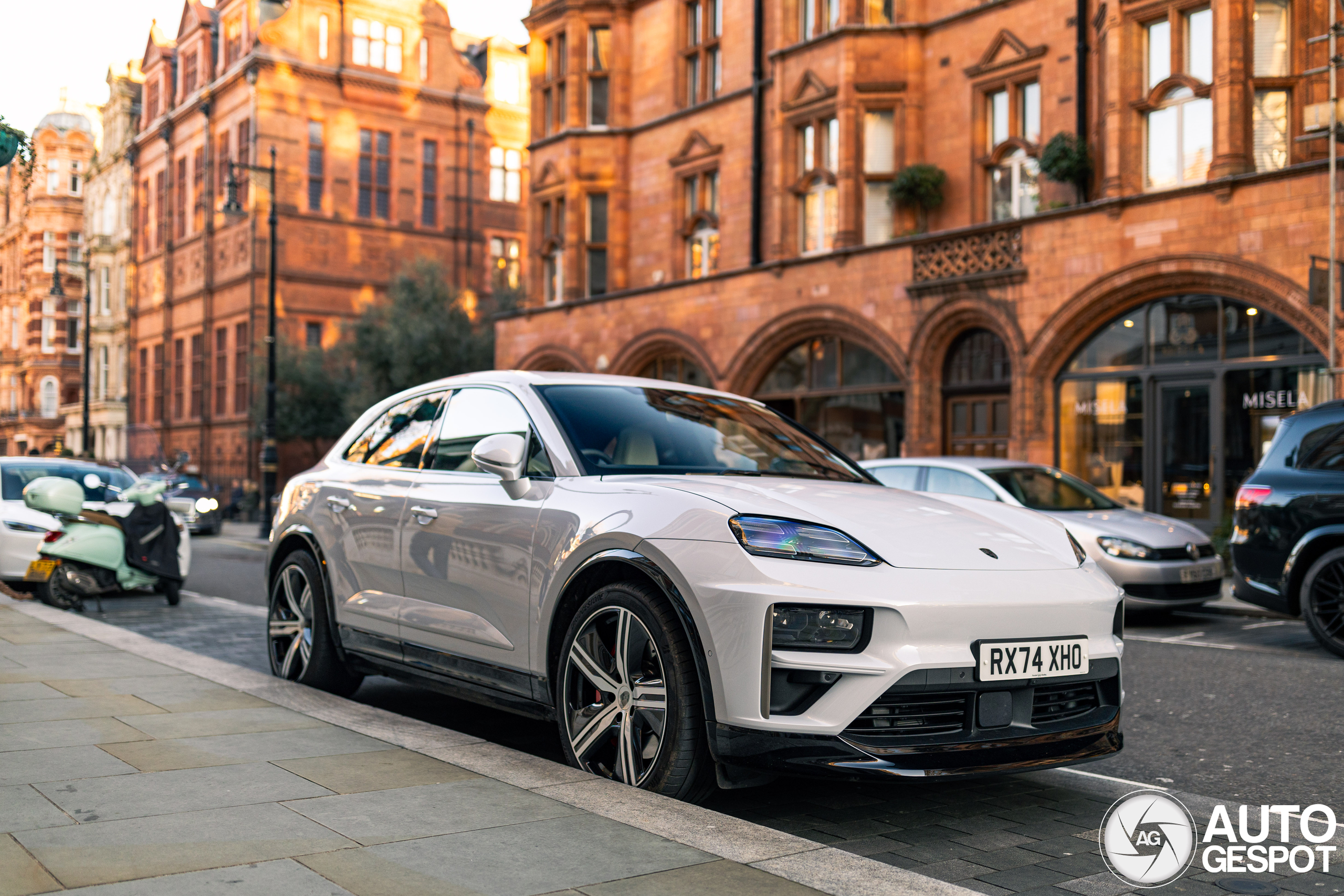Porsche Macan EV Turbo