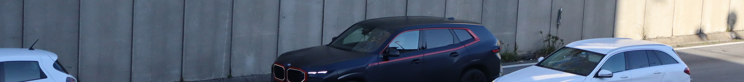 BMW XM G09 Label Red