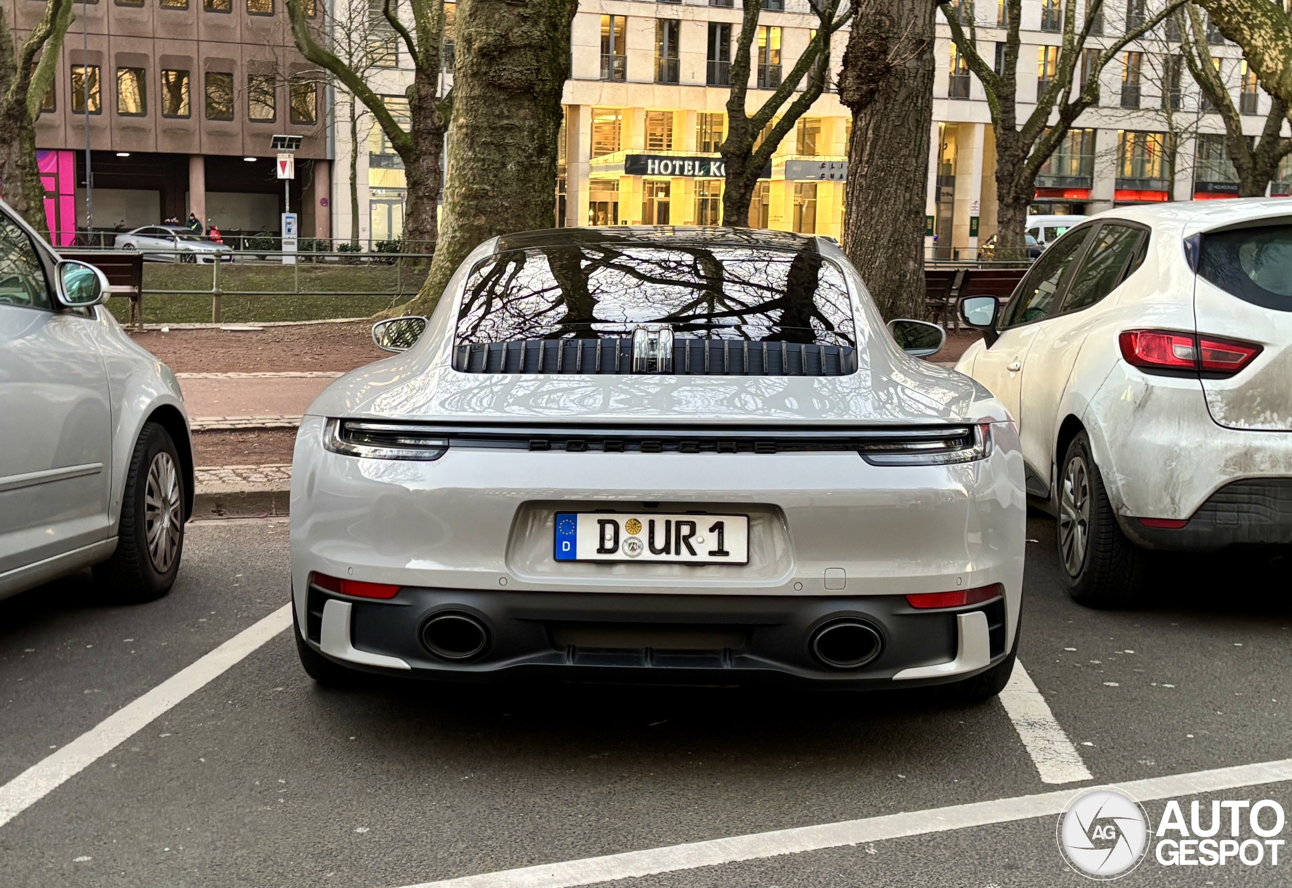 Porsche 992 Carrera 4 GTS