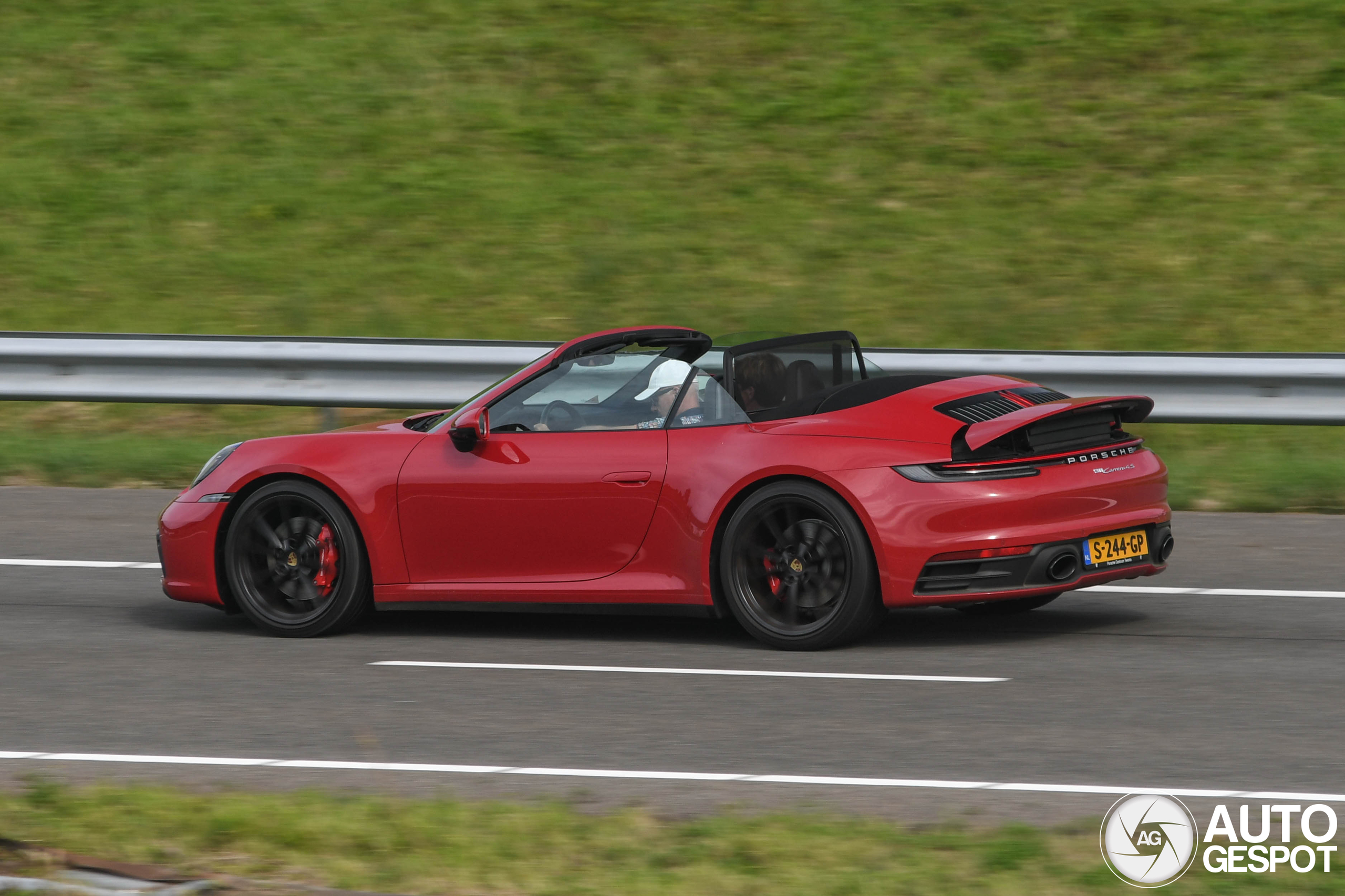 Porsche 992 Carrera 4S Cabriolet
