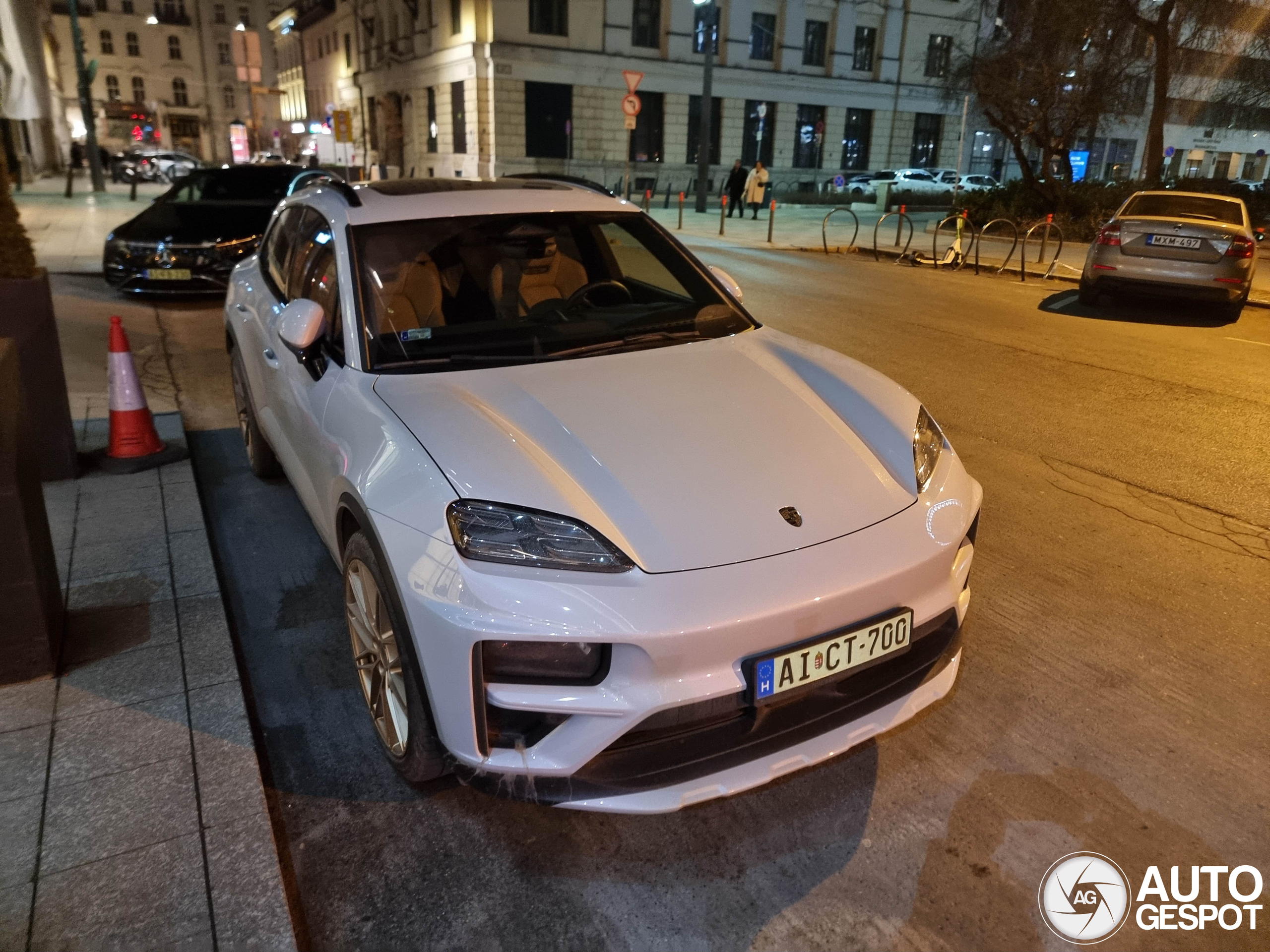 Porsche Macan EV Turbo