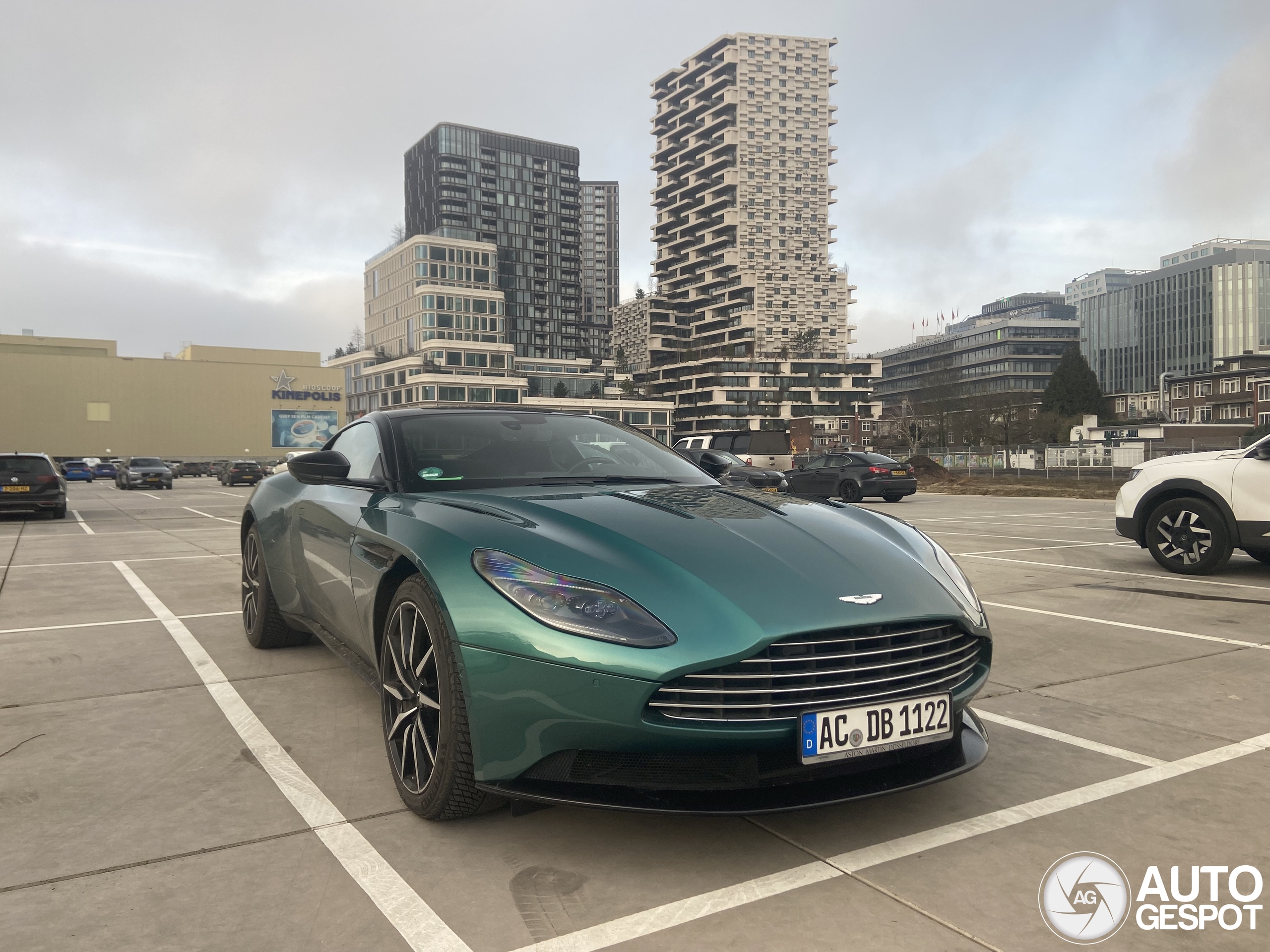 Aston Martin DB11