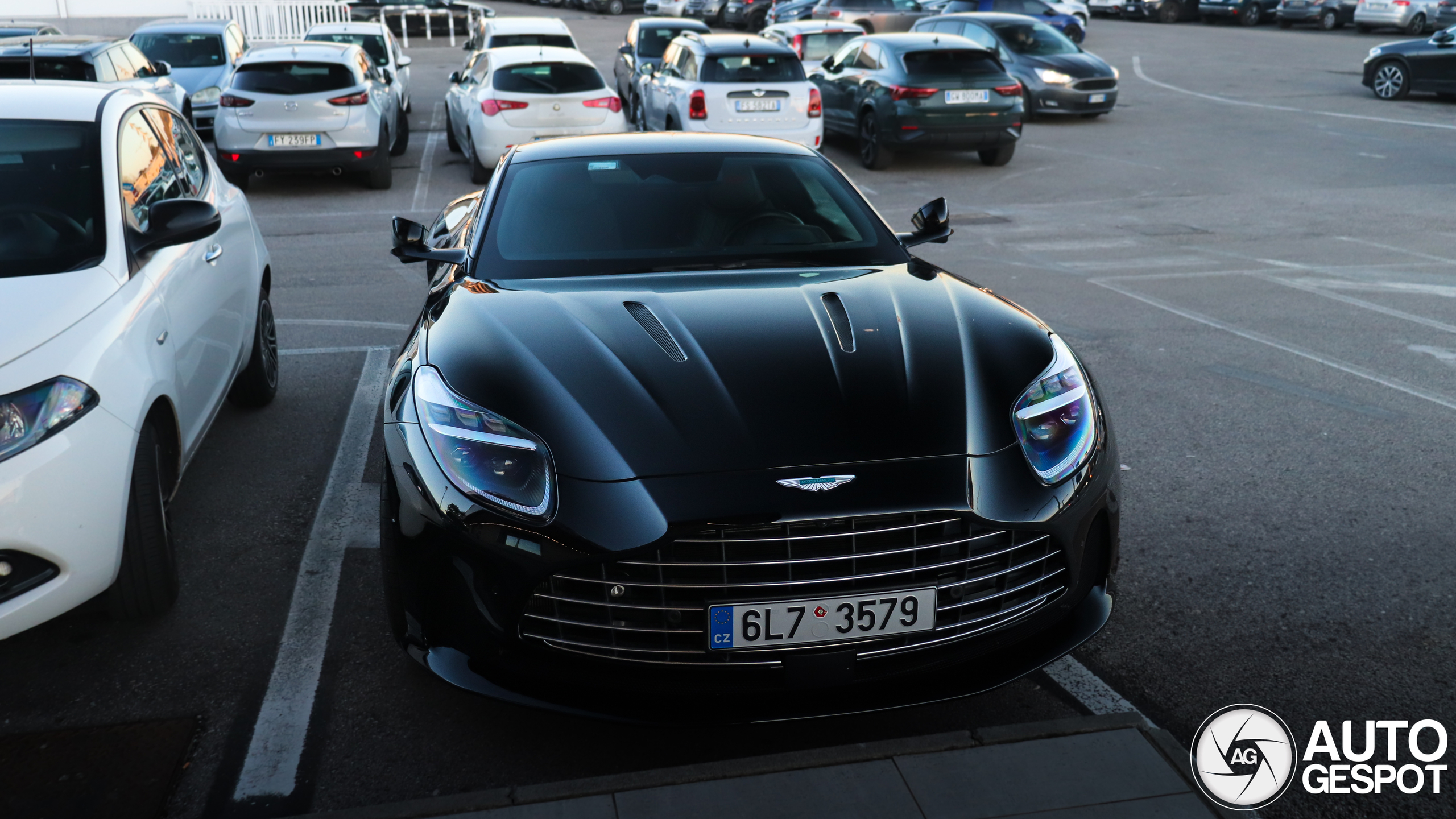 Aston Martin DB12