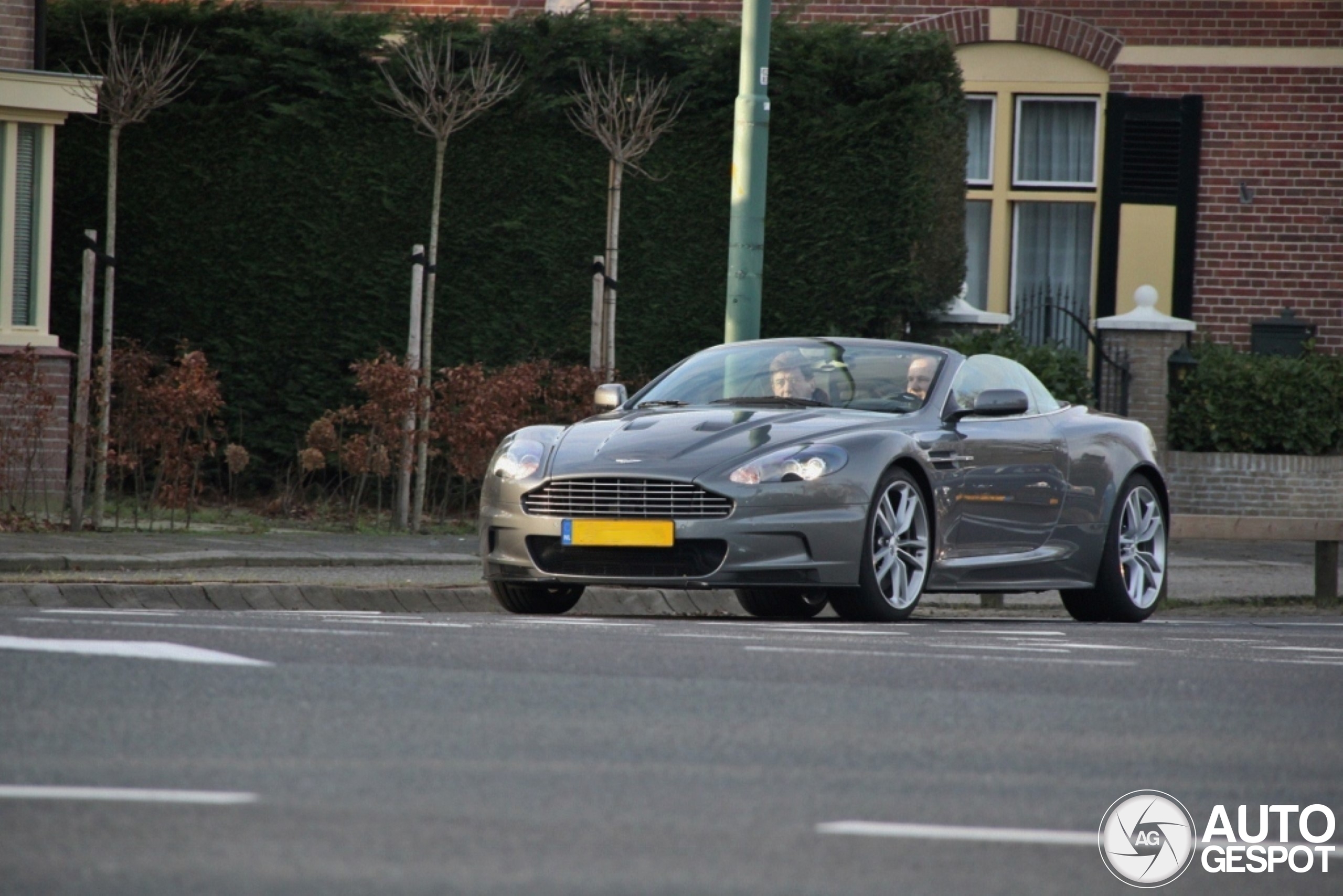 Aston Martin DBS Volante