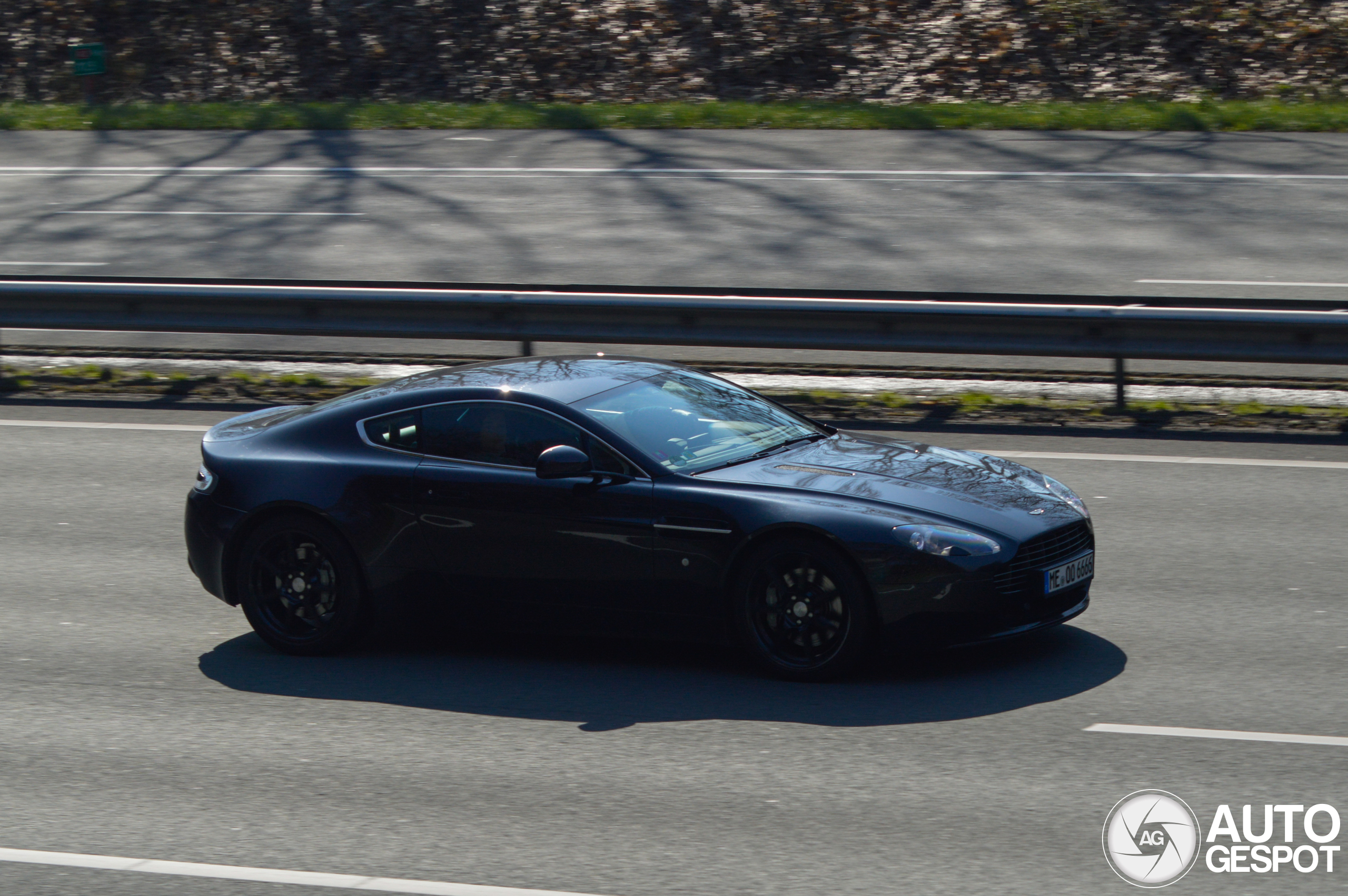 Aston Martin V8 Vantage