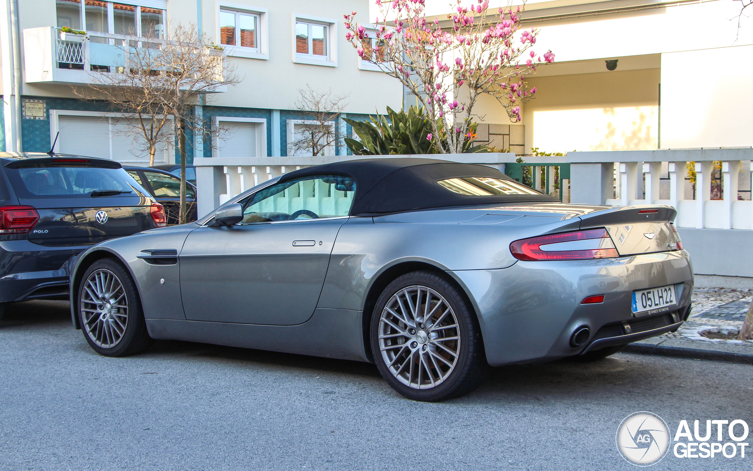 Aston Martin V8 Vantage Roadster