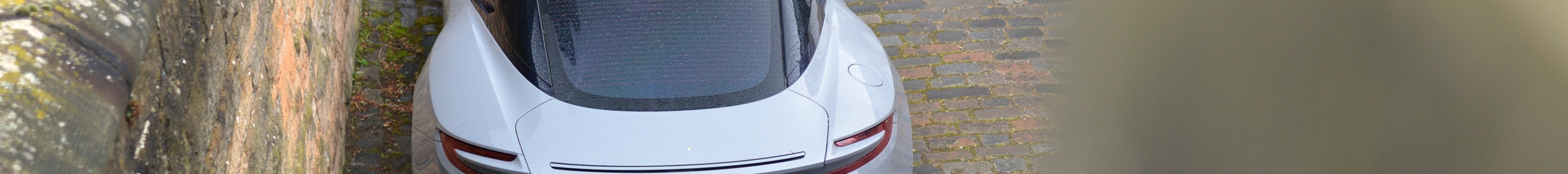 Aston Martin DB11