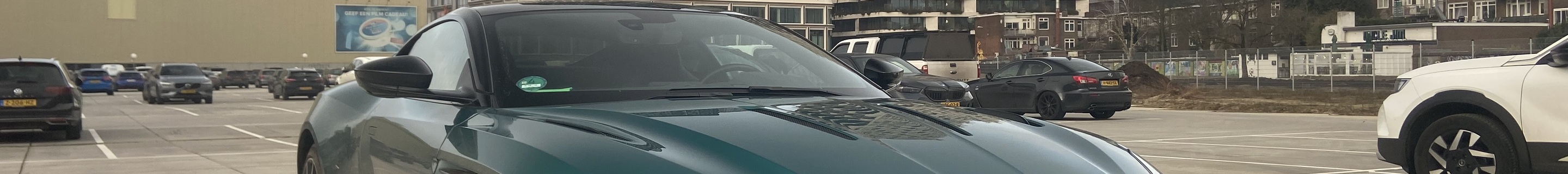 Aston Martin DB11