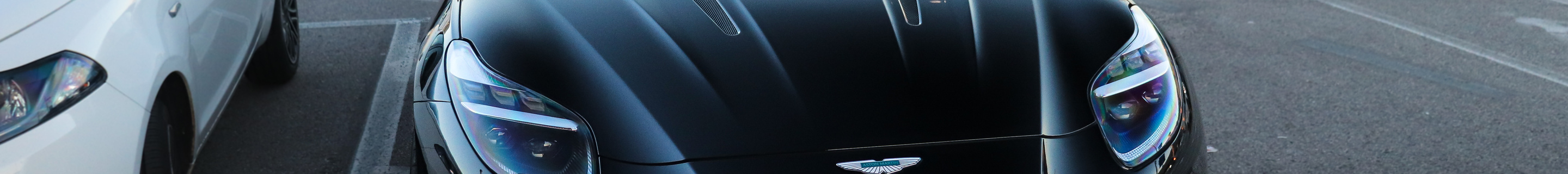 Aston Martin DB12